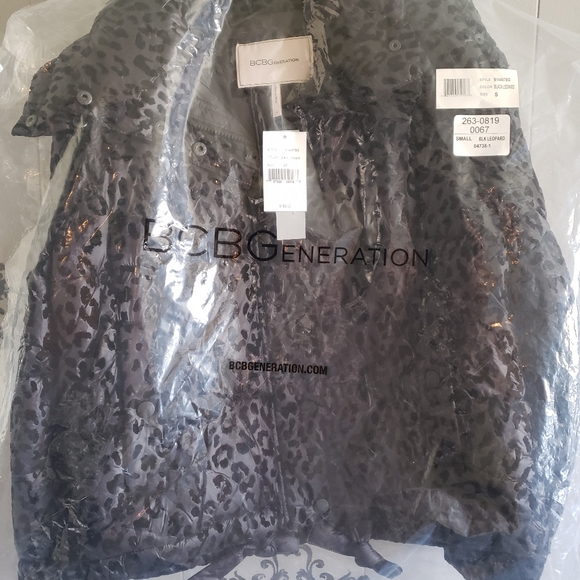 BCBG Generation Hooded Midweight Puffer Black Leopard Jacket size Small - Picture 12 of 13